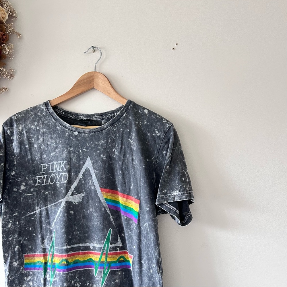 Urban Heritage | Men’s Pink Floyd Graphic Tee